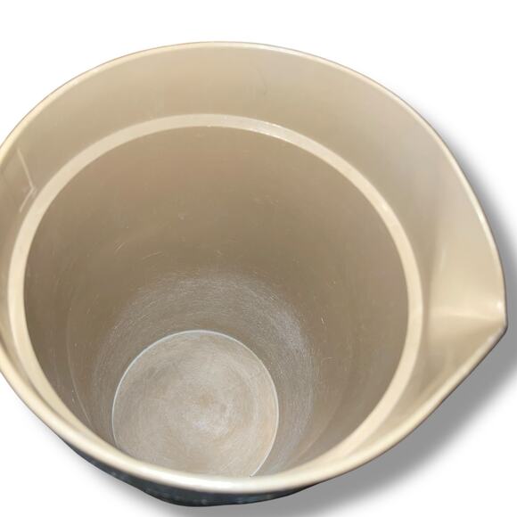 Vintage Tupperware Pitcher 2 Qt Push Button Lid Seal Juice Tea 800 802 Tan USA - Picture 11 of 12